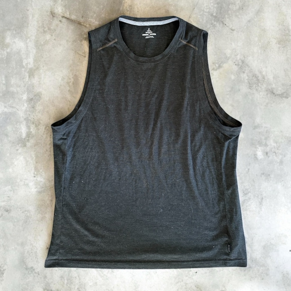 Black Sleeveless Athletic Tank Top
